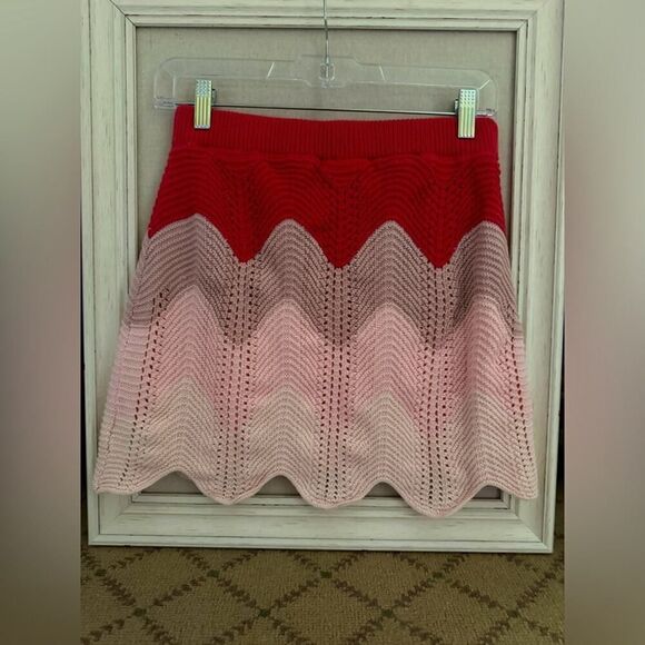 Storia red / pink multi colored crocheted mini skirt with scalloped hem L NWOT - Picture 2 of 7